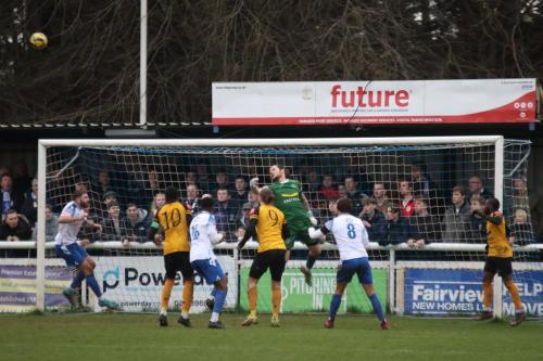 IMG 8144-Cray-keeper-Shaun-Rowley-palms-away-a-cross