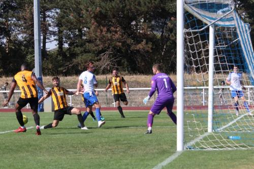 IMG 6670-A-cross-from-Marcus-Wyllie-far-R-evades-everyone