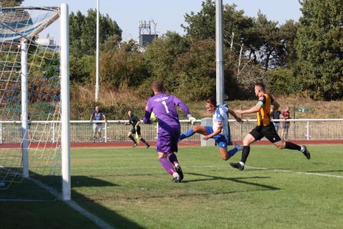 IMG 6757-A-cross-is-just-too-strong-for-Sam-Youngs