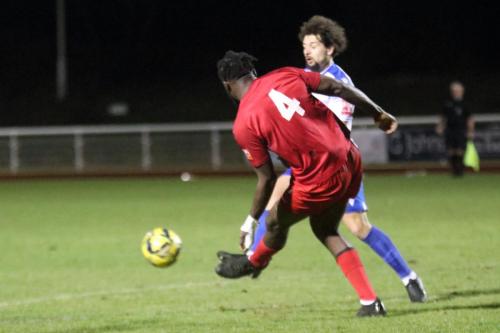 IMG 6404-Harrows-Hamilton-Bunga-clears-from-Lyle-Della-Verde