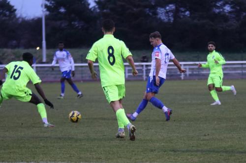 IMG 4276-Chez-Isaac-passes-to-his-right