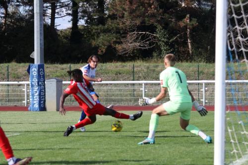 IMG 7102-Jamal-Allen-blocks-a-shot-from-Sam-Youngs