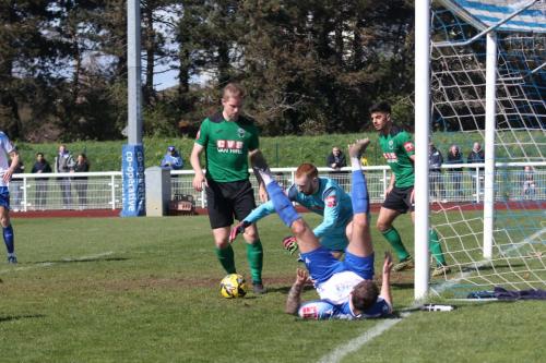 IMG 8594-Jake-Cass-lands-on-his-back-as-Max-Ovennden-collects-the-ball