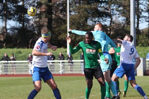 IMG 8694-Haringeys-Max-Ovenden-punches-clear