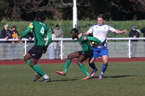 IMG 8887-Chez-Isaac-R-challenges-Bobson-Bawling