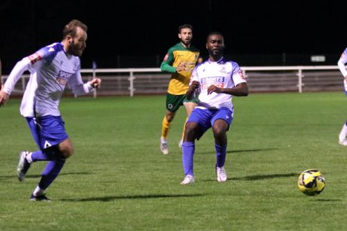 IMG 8330-James-Dayton-L-runs-to-collect-a-pass-from-Juevan-Spencer