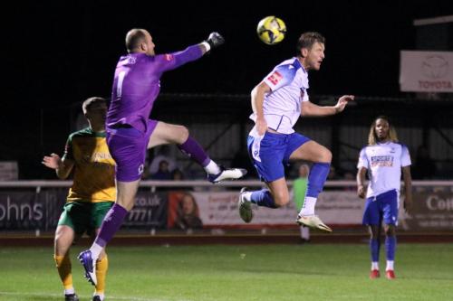 IMG 8396-Mitchell-Beeney-punches-clear-from-Adam-Cunningon