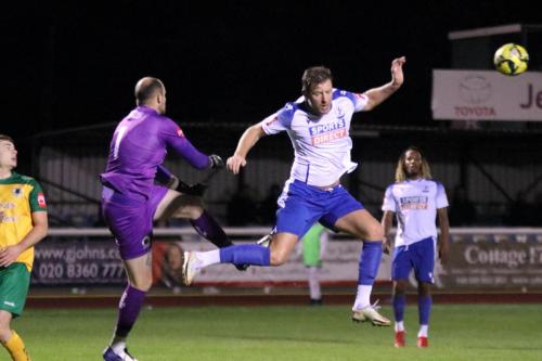 IMG 8397-Mitchell-Beeney-punches-clear-from-Adam-Cunningon