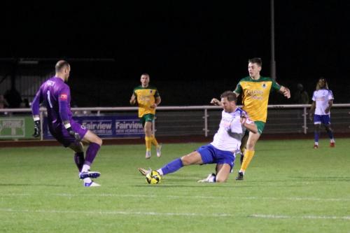 IMG 8438-Adam-Cunnington-blocks-a-clearance-from-Mitchell-Beeney-but-cant-take-advantage