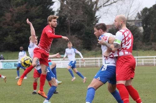 IMG 3444-James-Richmond-L-challenges-Ollie-Cook