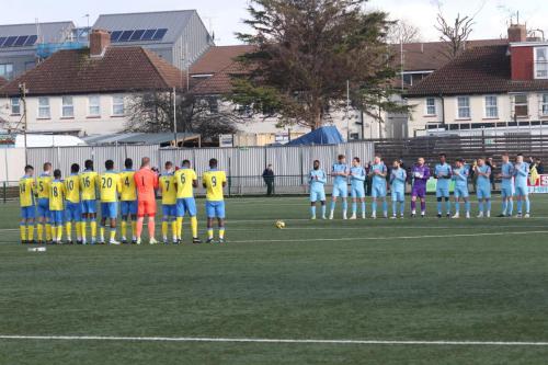 IMG 2261-The-teams-line-up-before-kick-off-in-a-minutes-applause-in-tribute-to-Pele