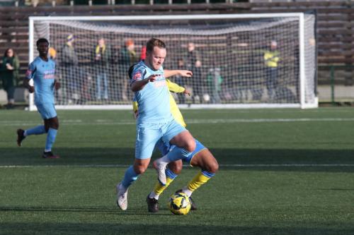 IMG 2346-Enfields-Chez-Isaac-under-pressure-from-Kaylen-Hinds