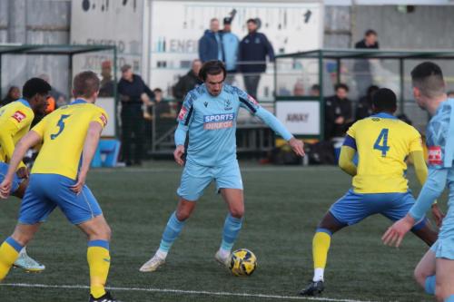 IMG 2389-Enfields-Sam-Youngs-tries-to-find-a-way-past-the-Borough-defence