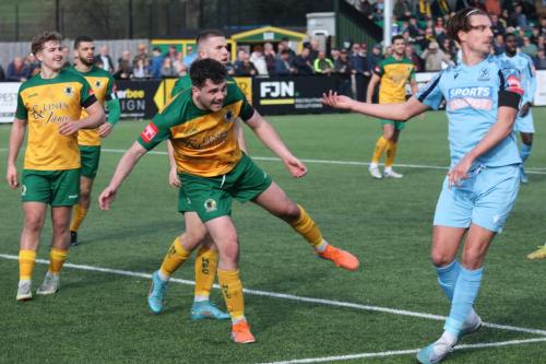 IMG 8485-Horshams-Alex-Malins-heads-clear-from-Sam-Youngs