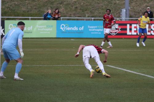 IMG 6089-Will-Salmon-stoops-to-head-clear