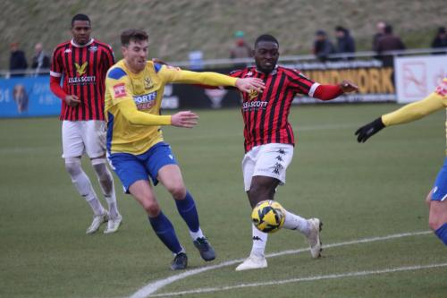 IMG 6308-Lewis-Knight-L-challenges-Ayo-Olukoga