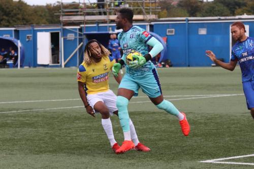 IMG 7930-Margate-keeper-Amadou-Tangara-collects-ahead-of-Wraynel-Hercules