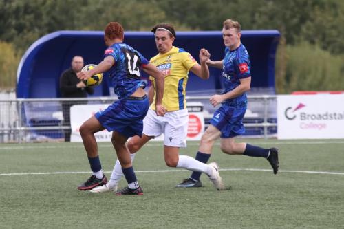 IMG 8111-Sam-Youngs-challenged-by-Peter-Ojemen-L-and-Cameron-Brodie