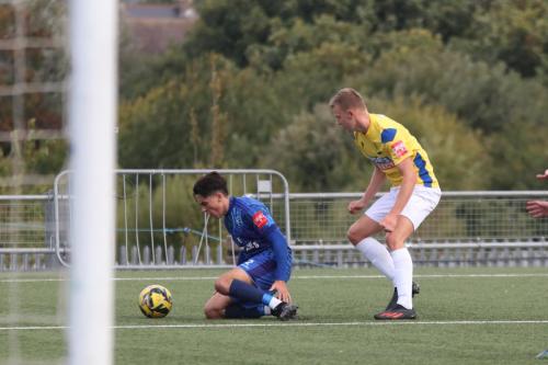 IMG 8181-Harrison-Hatfull-L-makes-clear-where-Joe-Paynes-challenge-caught-him