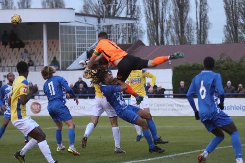 IMG 1482-Wingates-Ben-Goode-punches-clear