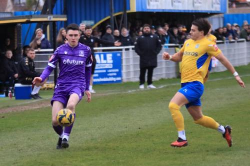 IMG 8024-Jaden-Crowhurst-R-clears-from-Marcus-Wyllie