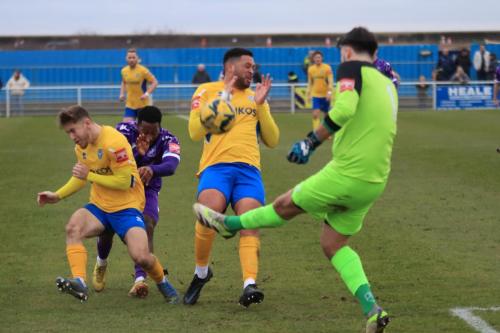 IMG 8141-L-R-Louis-Arrowsmith-Reece-Beckles-Richards-and-Lance-Akins-duck-as-Sam-Jackson-clears