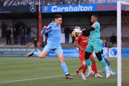 IMG 8542-Carshaltons-Aaron-Jones-just-beats-Marcus-Wyllie-to-the-ball