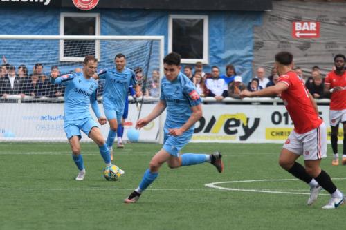 IMG 3007-Enfields-Mickey-Parcell-looks-for-Marcus-Wyllie-with-a-pass