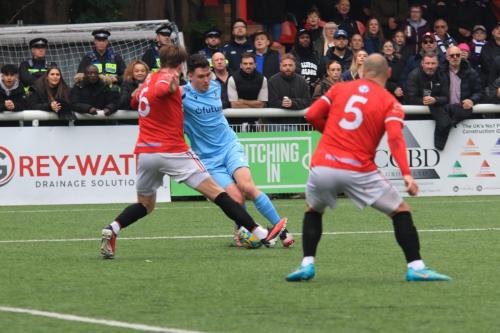 IMG 3246-Marcus-Wyllie-tries-to-escape-the-challenge-of-Dean-Beckwith