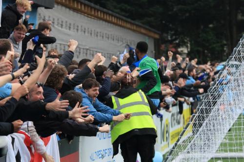 IMG 3329-Jonathan-Hippolyte-celebrates-the-final-goal-with-the-fans