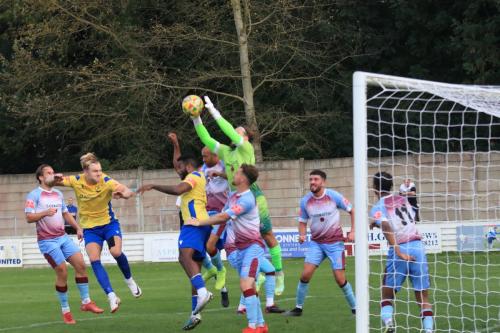 IMG 2304-Zaki-Oualah-catches-ahead-of-Reece-Beckles-Richards