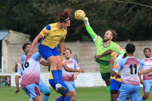 IMG 2354-Zaki-Oualah-punches-just-ahead-of-Sam-Youngs