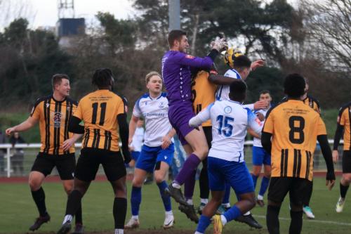 IMG 6658-Folkestone-keeper-Joe-Coleman-fumbles