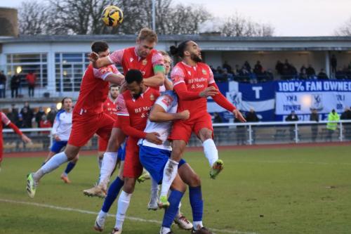 IMG 7631-The-Hornchurch-defence-deals-with-a-long-throw