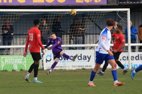 IMG 9368-Enfields-Rhys-Forster-kicks-clear