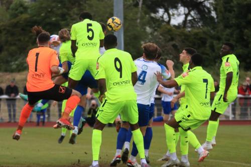 IMG 2658-The-Wingate-defence-deals-successfully-with-a-long-throw