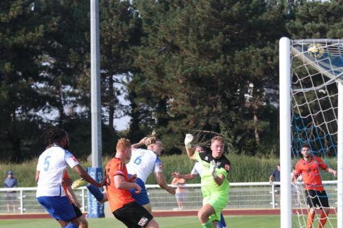 IMG 1207-James-Richmonds-late-header-flies-narrowly-over-the-Bognor-crossbar