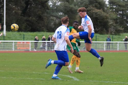 IMG 0034-Bernie-Tanner-shoots-from-the-edge-of-the-box