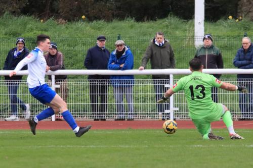 IMG 0167-Lewis-Carey-beats-Marcus-Wyllie-to-a-long-ball