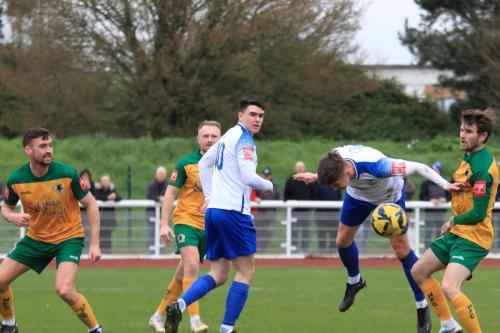 IMG 9938-Ollie-Knight-cant-make-contact-with-a-cross