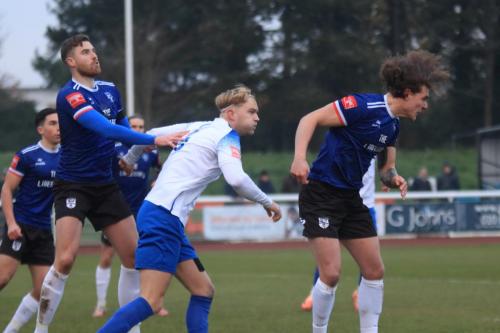 IMG 5375-Harry-Hudson-R-heads-clear-from-James-Richmond