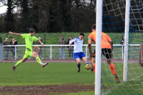 IMG 9146-Marcus-Wyllie-crosses-to-set-up-the-second-Enfield-goal