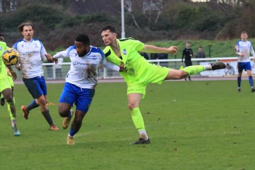 IMG 9184-Reece-Beckles-Richards-has-hold-of-Billy-Cracknells-shirt.-And-probably-vice-versa