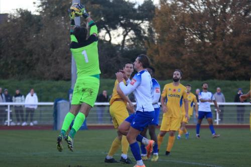 IMG 3792-Sam-Jackson-beats-Sam-Youngs-to-a-cross