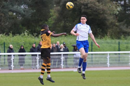 IMG 1233-Enock-Ekongo-L-heads-clear-from-Marcus-Wyllie