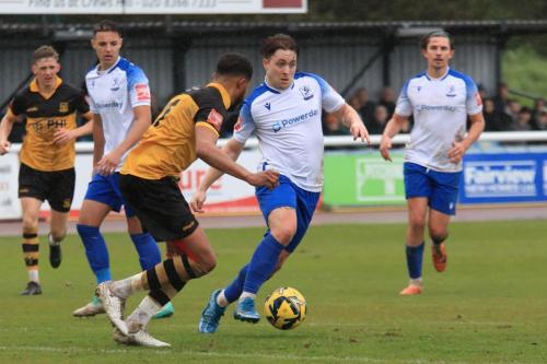 IMG 1331-Lewis-Taaffe-carries-the-ball-away-from-Darion-Furlong