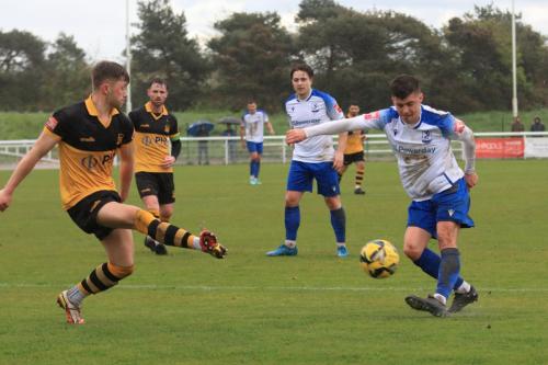 IMG 1337-Finlay-Titchmarsh-L-blocks-a-cross-from-Ollie-Knight