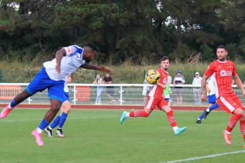 IMG 1567-Reece-Beckles-Richards-stretches-for-a-cross