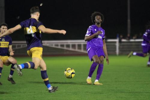 IMG 0378-Chris-Bell-clears-from-Herson-Alves