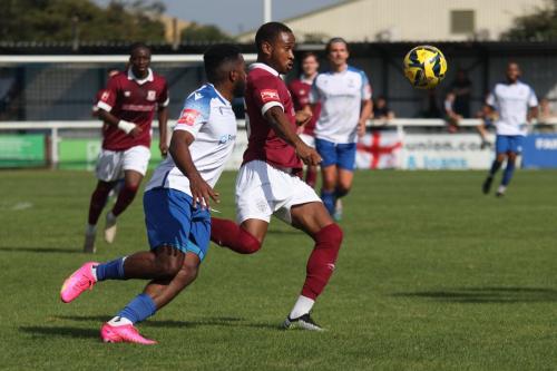 IMG 0628-Jermaine-Anderson-clears-from-Reece-Beckles-Richards